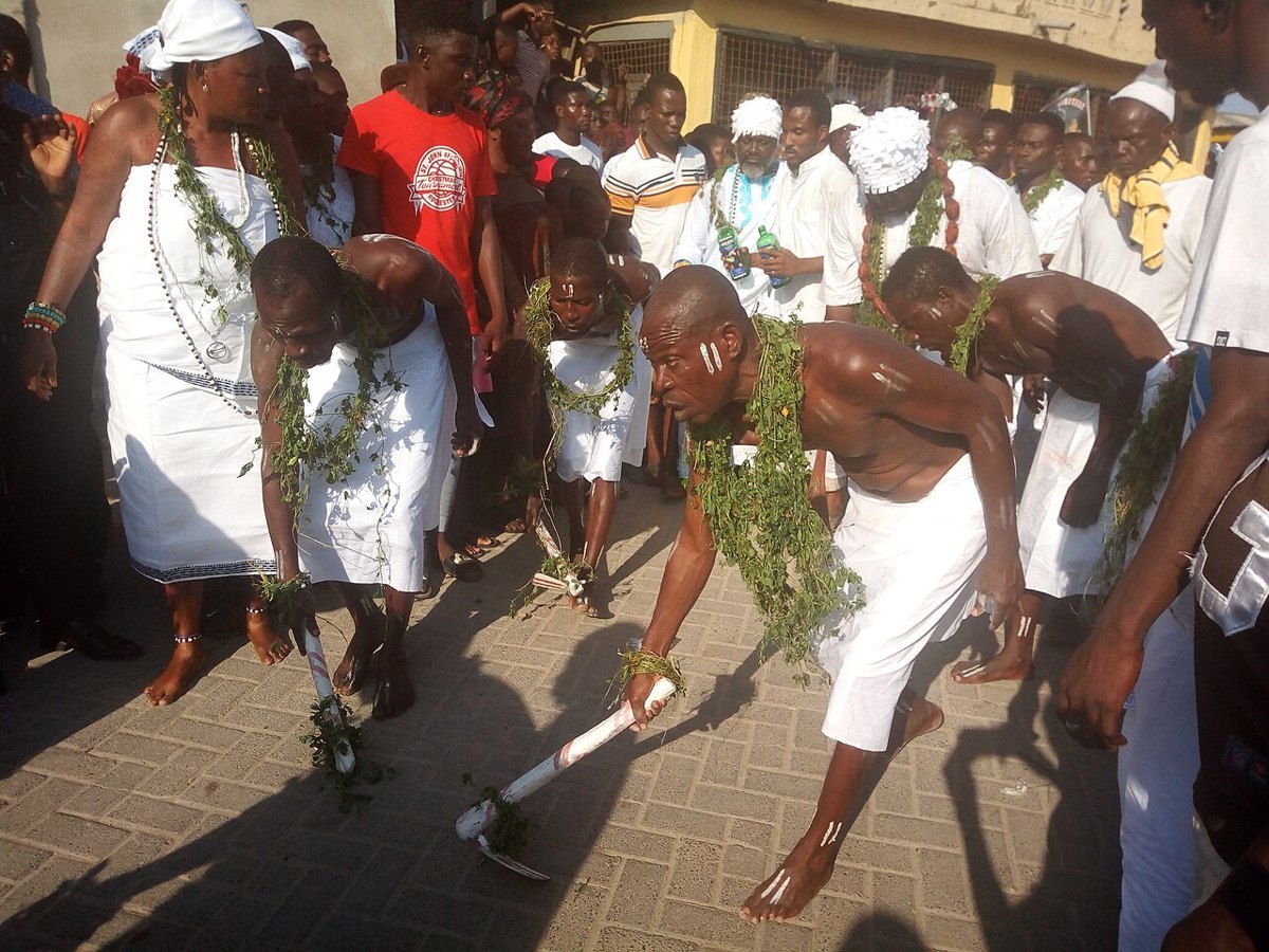A chief sprinkling kpokpoi during Homowo