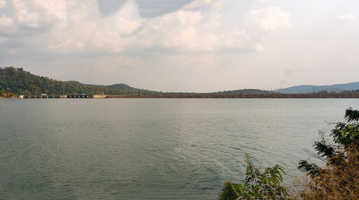 The Akosombo Dam holding back Lake Volta